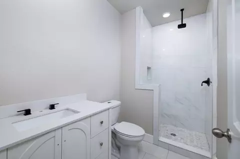 Bath - 4517 Emerson Ct, Willis, TX 77378 photo 4 of 8