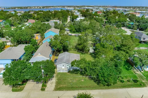 914 Hawthorne, Clear Lake Shores, TX 77565