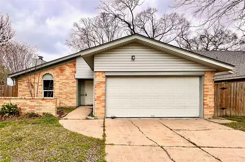 13754 Shirebrook Dr, Sugar Land, TX 77498