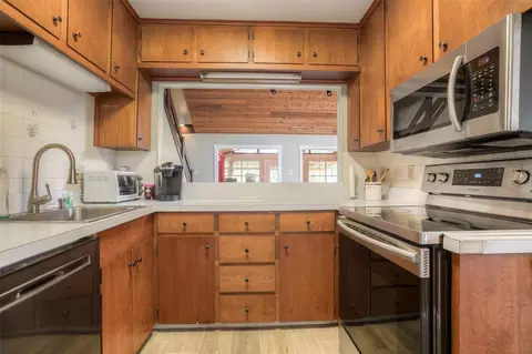 Kitchen - 130 S Oak Bluff Dr, Trinity, TX 75862 photo 1 of 2