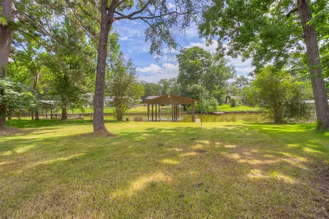 Exterior - 130 S Oak Bluff Dr, Trinity, TX 75862 photo 7 of 12