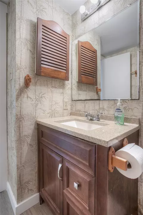 Bath - 130 S Oak Bluff Dr, Trinity, TX 75862 photo 4 of 4