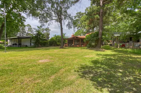 Exterior - 130 S Oak Bluff Dr, Trinity, TX 75862 photo 10 of 12