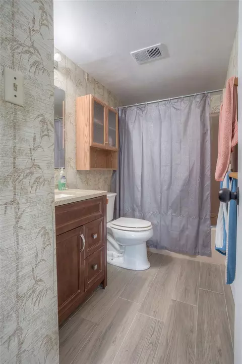 Bath - 130 S Oak Bluff Dr, Trinity, TX 75862 photo 3 of 4