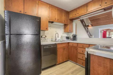 Kitchen - 130 S Oak Bluff Dr, Trinity, TX 75862 photo 2 of 2