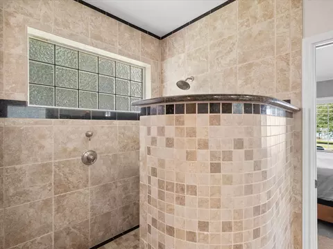 Bath - 440 Pr 5799, Groesbeck, TX 76642 photo 2 of 9