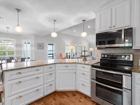 Kitchen - 440 Pr 5799, Groesbeck, TX 76642 photo 4 of 4