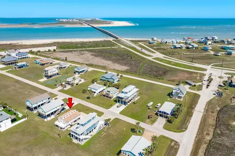 115 Doubloon Dr, Freeport, TX 77541