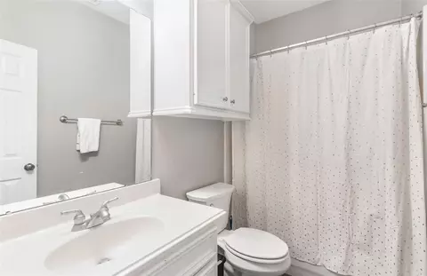 Bath - 3504 Oak Lndg, Conroe, TX 77304 photo 2 of 2