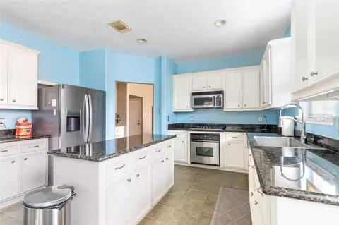 Kitchen - 3504 Oak Lndg, Conroe, TX 77304 photo 4 of 4