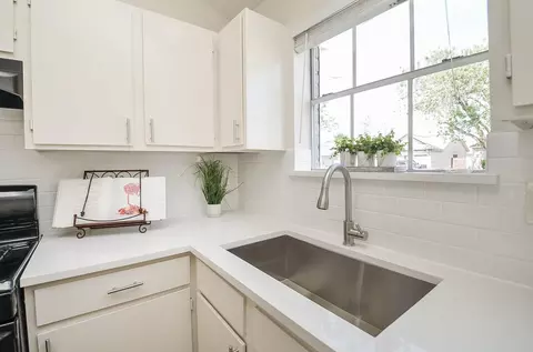 Kitchen - 22819 Pebworth Pl, Spring, TX 77373 photo 2 of 4