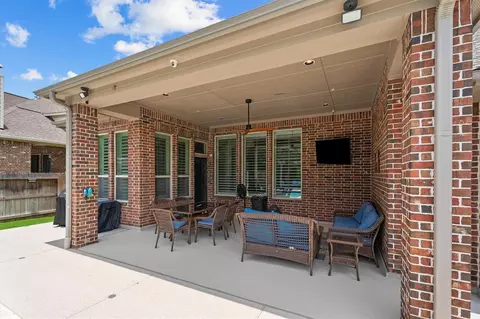 Exterior - 28303 Calaveras Lake Dr, Spring, TX 77386 photo 10 of 15