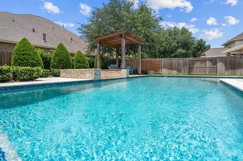 Exterior - 28303 Calaveras Lake Dr, Spring, TX 77386 photo 12 of 15