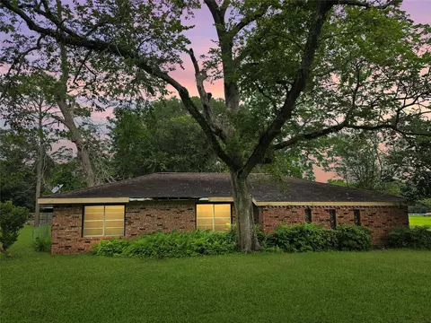 803 Avenue C, Sweeny, TX 77480