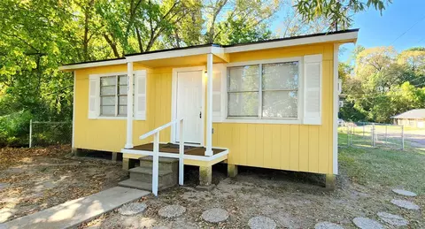 915 Martin Luther King Dr, Livingston, TX 77351
