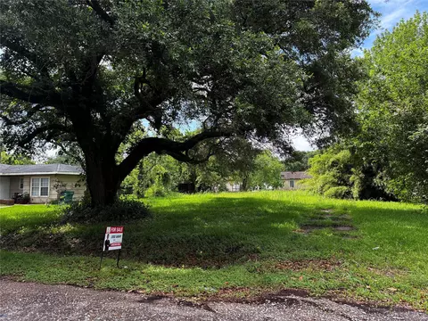 229 Nanlee St, La Marque, TX 77568