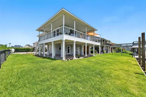 1127 Redfish St, Bayou Vista, TX 77563