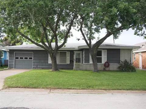 112 Tuna St, Galveston, TX 77550
