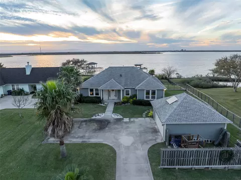 4001 29th St N, Texas City, TX 77590