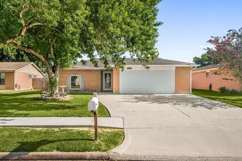 4918 Valley View Dr, La Porte, TX 77571