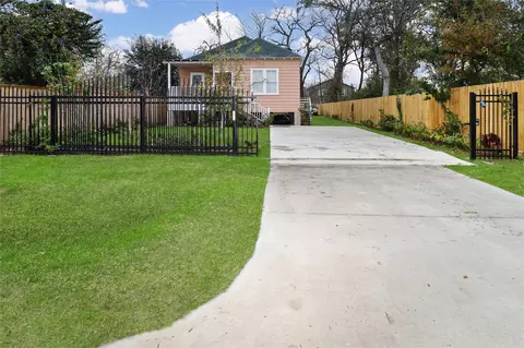4621 Wiley Rd, Houston, TX 77093