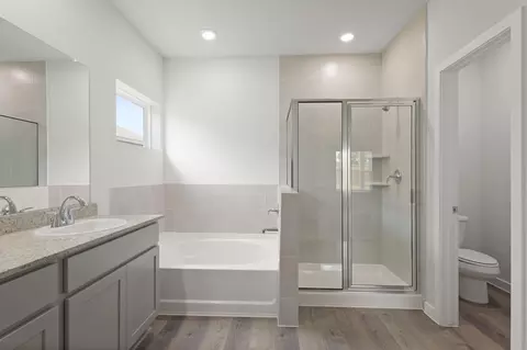 Bath - 506 Shoreview Dr, Conroe, TX 77303 photo 2 of 3