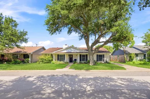 3002 Beluche Dr, Galveston, TX 77551