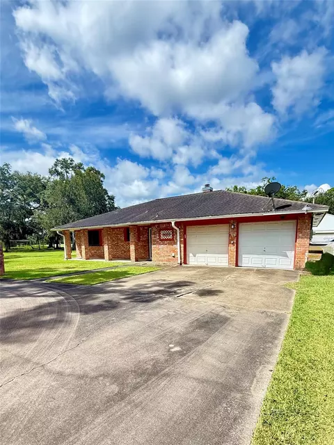 1410 S Dance Dr, West Columbia, TX 77486