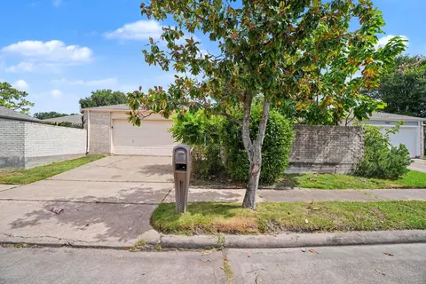 11906 N Fairhollow Ln, Houston, TX 77043