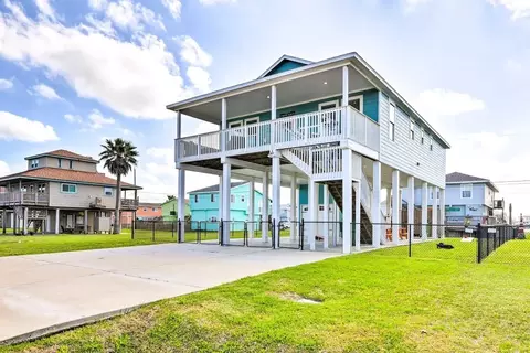 4022 Fort Bend Dr, Galveston, TX 77554
