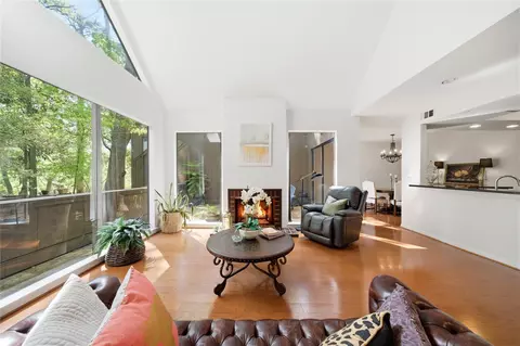 160 Litchfield Ln, Houston, TX 77024