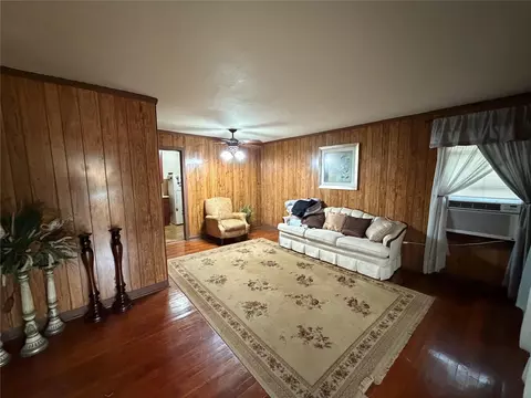 7326 Eisenhower Rd, Houston, TX 77033