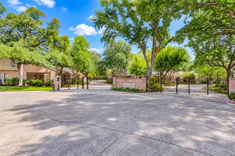 9400 Doliver Dr #42, Houston, TX 77063