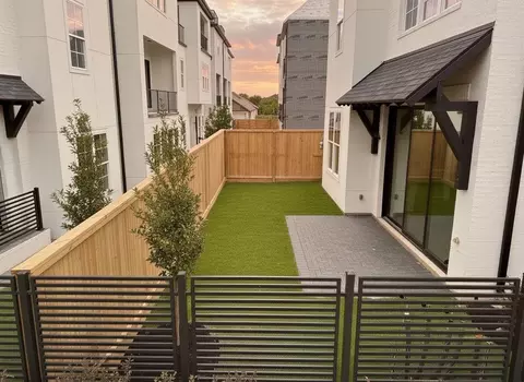 2704 Maxroy Dr, Houston, TX 77007