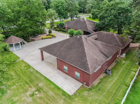700 Carriage Hills Blvd, Conroe, TX 77384