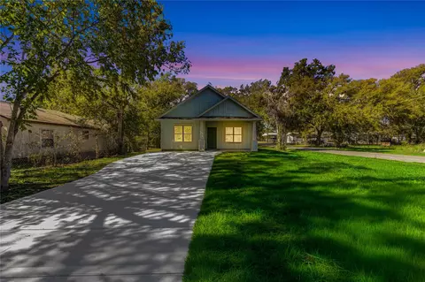 1309 Smith St, Navasota, TX 77868