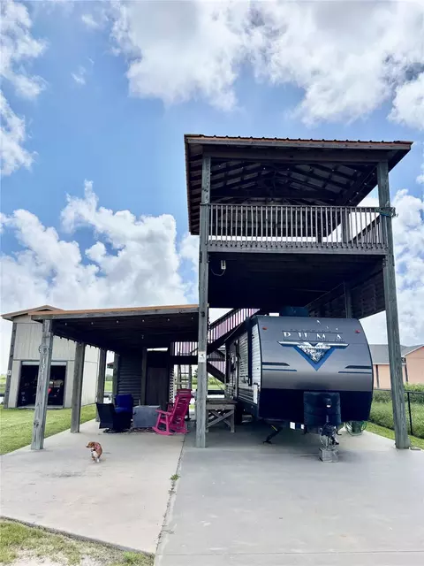 1311 Mabry St, Gilchrist, TX 77617