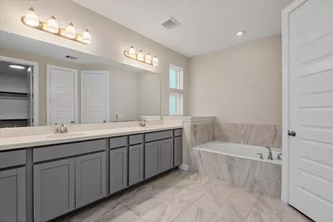 Bath - 4071 Northern Spruce Dr, Spring, TX 77386 photo 1 of 2