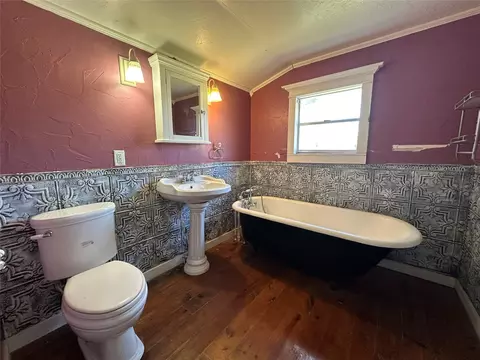 Bath - 8773 I-45 S, Centerville, TX 75833 photo 1 of 1