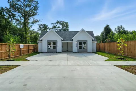 8118 Count St, Houston, TX 77028