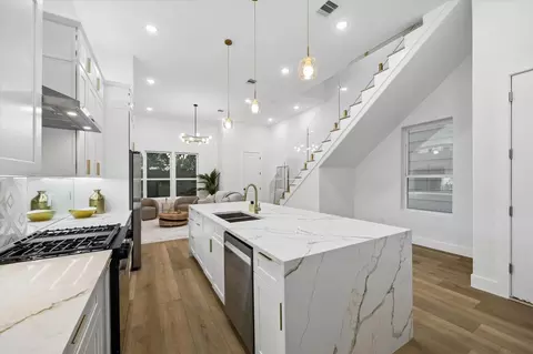 120 Velasco St, Houston, TX 77003