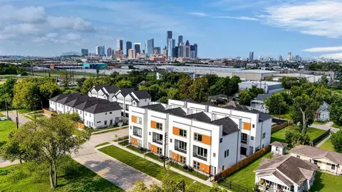 2419 Harrington St, Houston, TX 77026