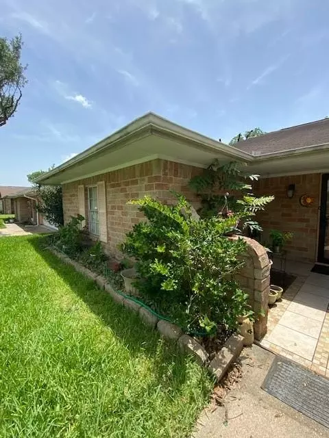 6326 Olson Ln, Pasadena, TX 77505