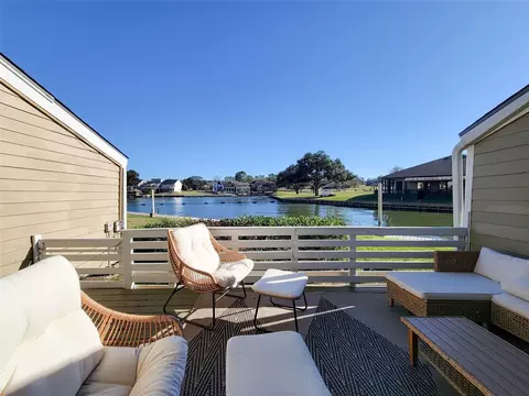 10 April Point Dr S, Montgomery, TX 77356