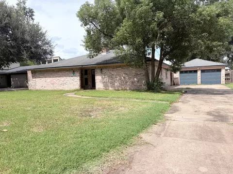 350 S Amherst Dr, West Columbia, TX 77486