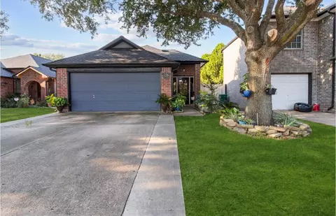 3725 Meadow Wood Dr, Pasadena, TX 77503
