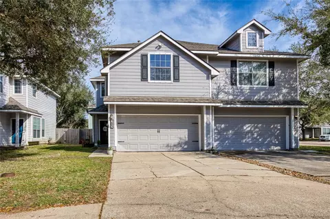 280 Brandy Ridge Ln, Dickinson, TX 77539