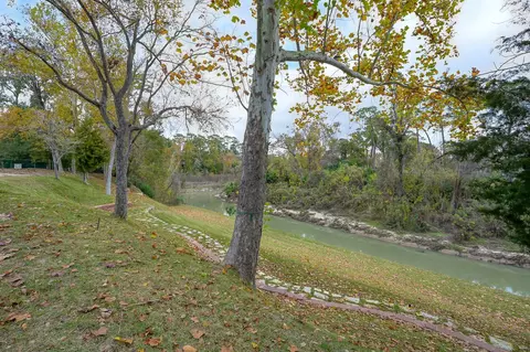 11103 Meadowick Dr, Houston, TX 77024