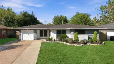 5747 Thrush Dr, Houston, TX 77033
