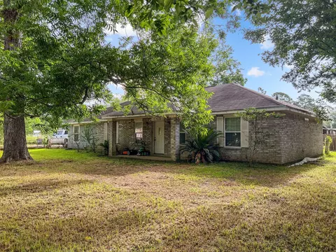 1015 Mitchell St, Sour Lake, TX 77659